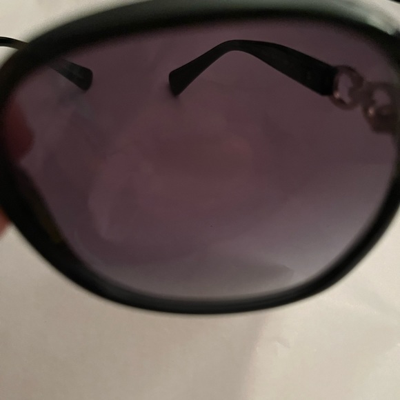 New w/Tag Coach Black Kissing C Square Sunglasses with Case & Cloth Below $195 - Picture 10 of 11